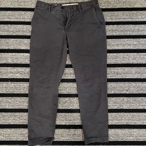 Black men’s chino pants